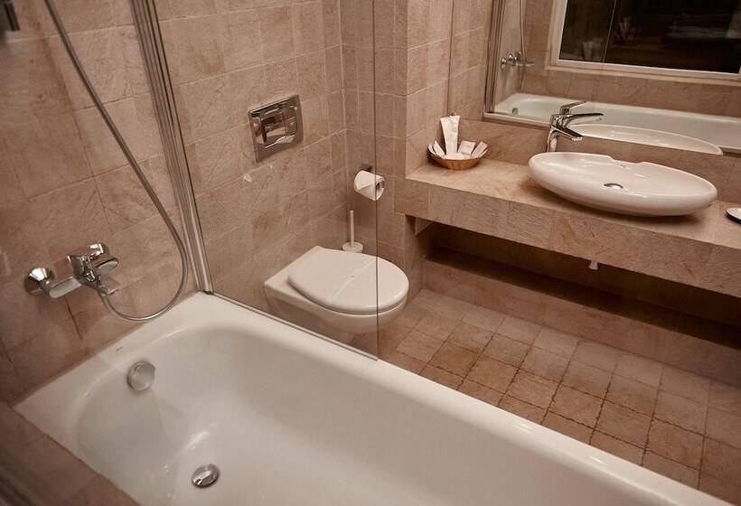 هتل Hollywood De Luxe