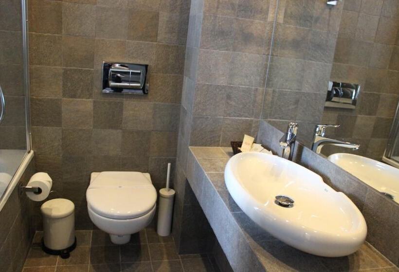 هتل Hollywood De Luxe