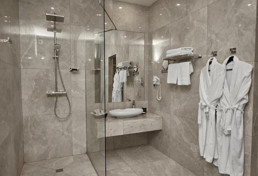 هتل Hollywood De Luxe