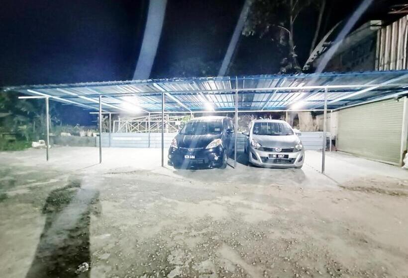 בית מלון כפרי Mn Ferringhi Inn