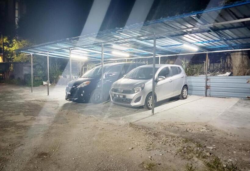 בית מלון כפרי Mn Ferringhi Inn