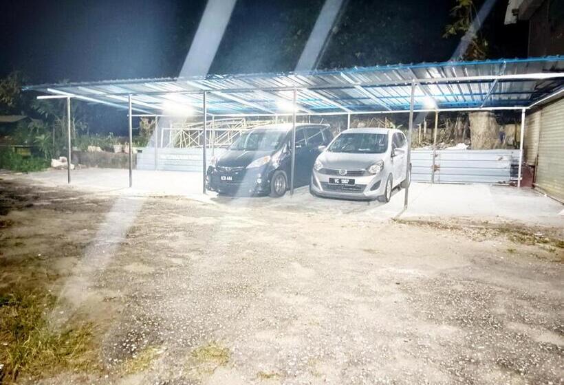 בית מלון כפרי Mn Ferringhi Inn