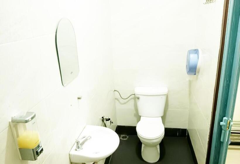 בית מלון כפרי Mn Ferringhi Inn