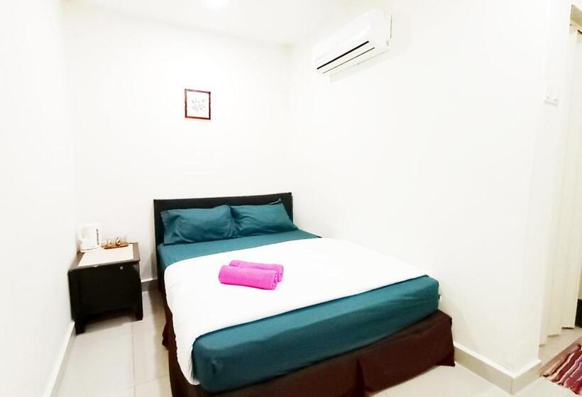 בית מלון כפרי Mn Ferringhi Inn