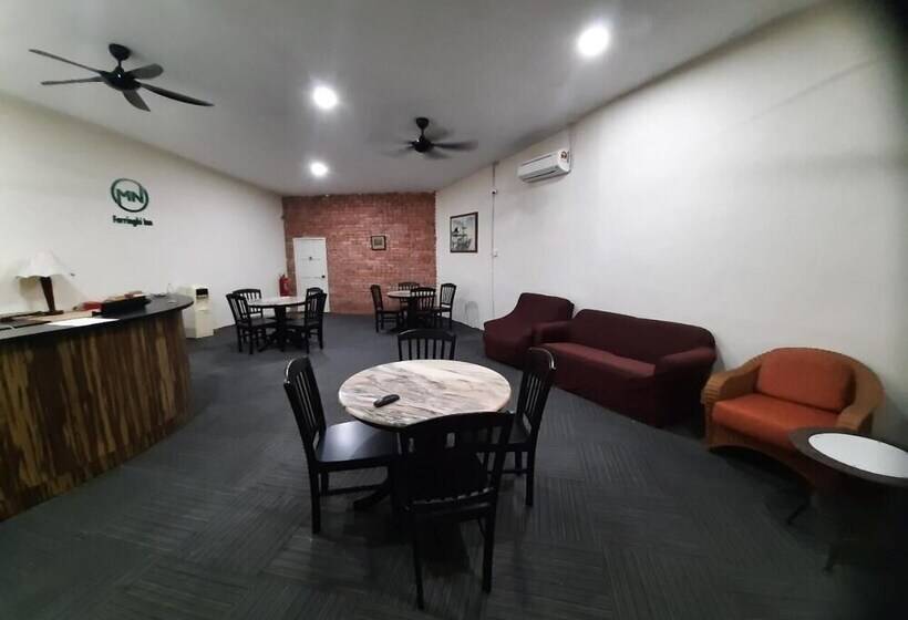 בית מלון כפרי Mn Ferringhi Inn