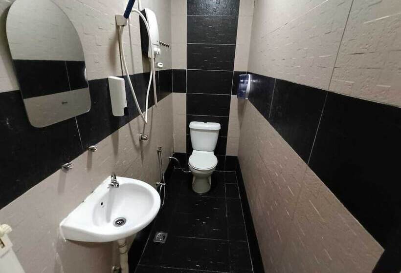 בית מלון כפרי Mn Ferringhi Inn