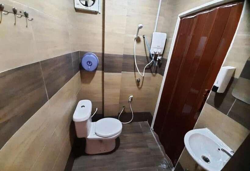 בית מלון כפרי Mn Ferringhi Inn