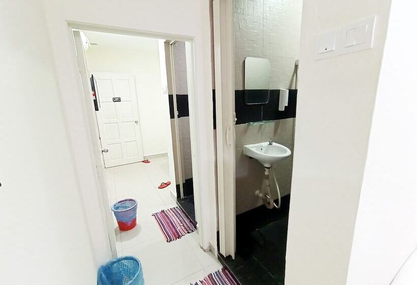 בית מלון כפרי Mn Ferringhi Inn