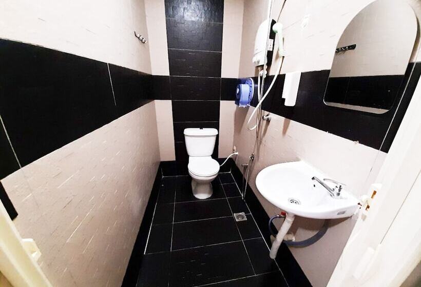 בית מלון כפרי Mn Ferringhi Inn