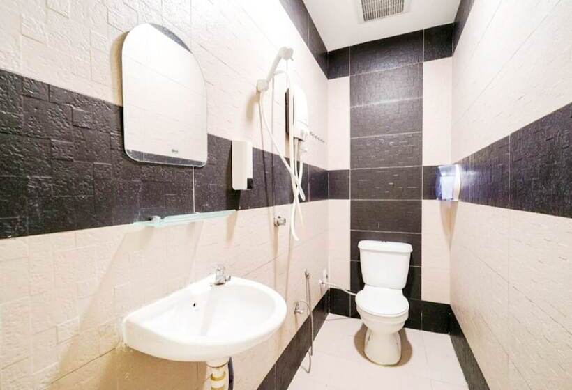 בית מלון כפרי Mn Ferringhi Inn