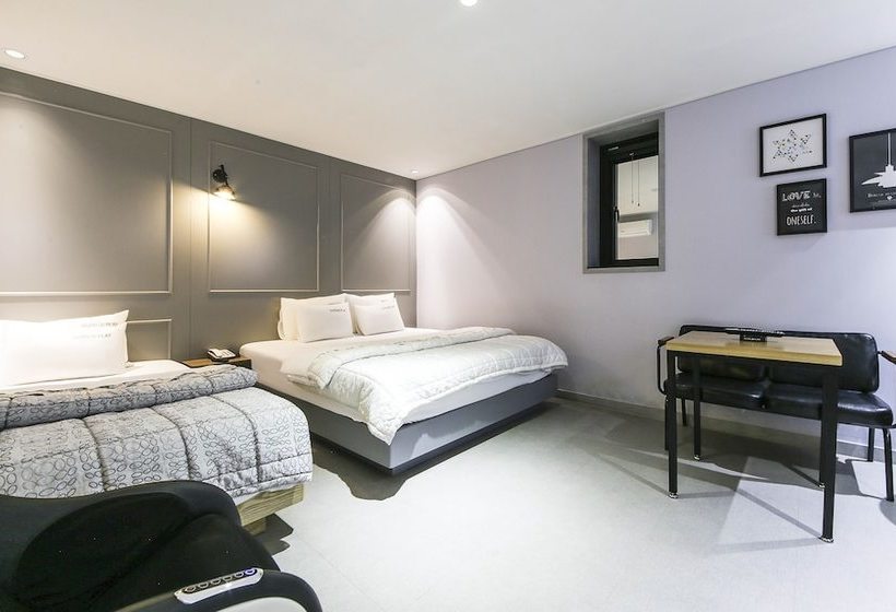 호텔 Changwon Play