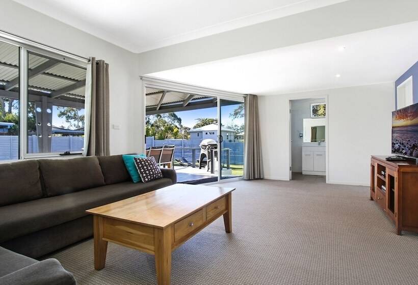 Huskisson Holiday Motel Cabins