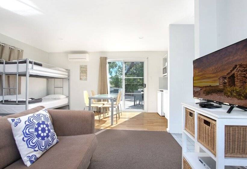 Huskisson Holiday Motel Cabins
