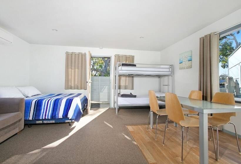 Huskisson Holiday Motel Cabins