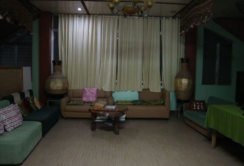 Lolo Oyong Pension House And Restaurant