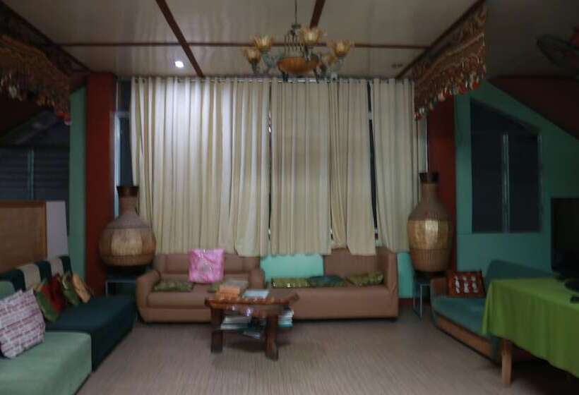 Lolo Oyong Pension House And Restaurant