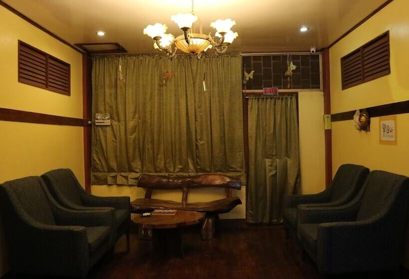 Lolo Oyong Pension House And Restaurant