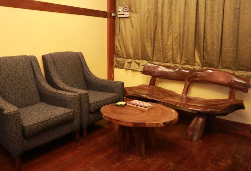 Lolo Oyong Pension House And Restaurant