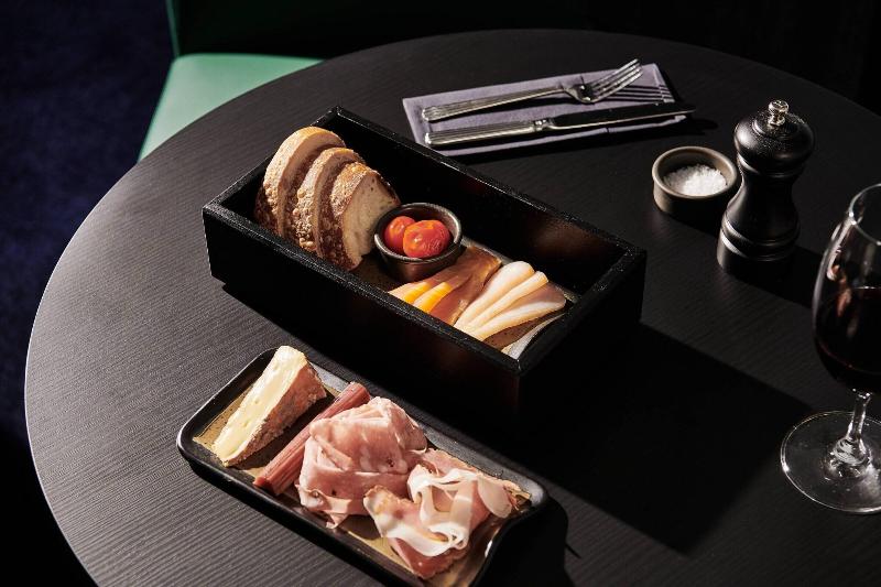 Midnight Hotel, Autograph Collection