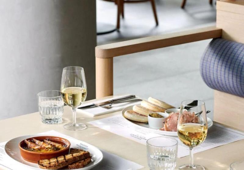 Midnight Hotel, Autograph Collection