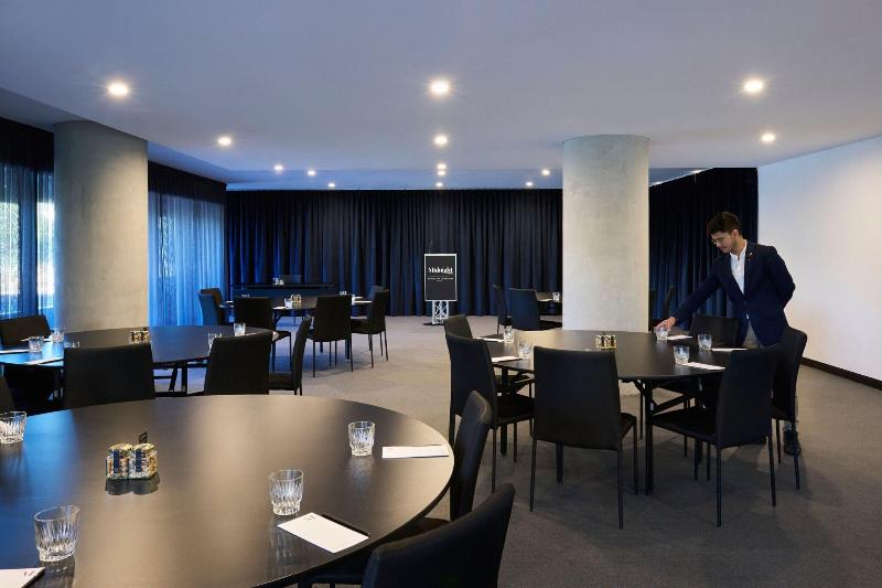 Midnight Hotel, Autograph Collection