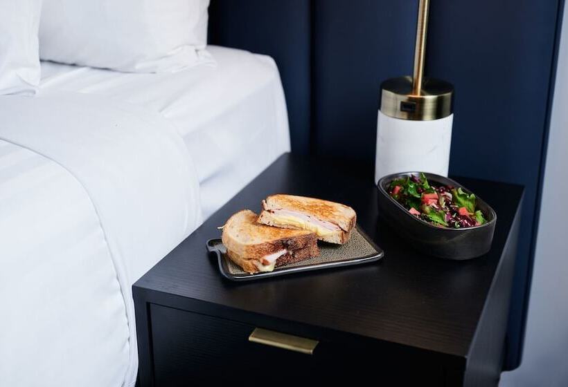 Midnight Hotel, Autograph Collection