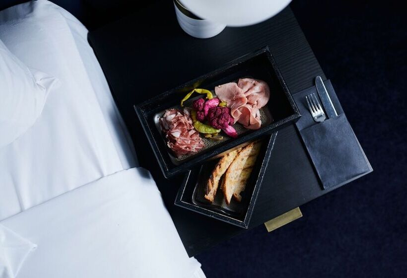 Midnight Hotel, Autograph Collection