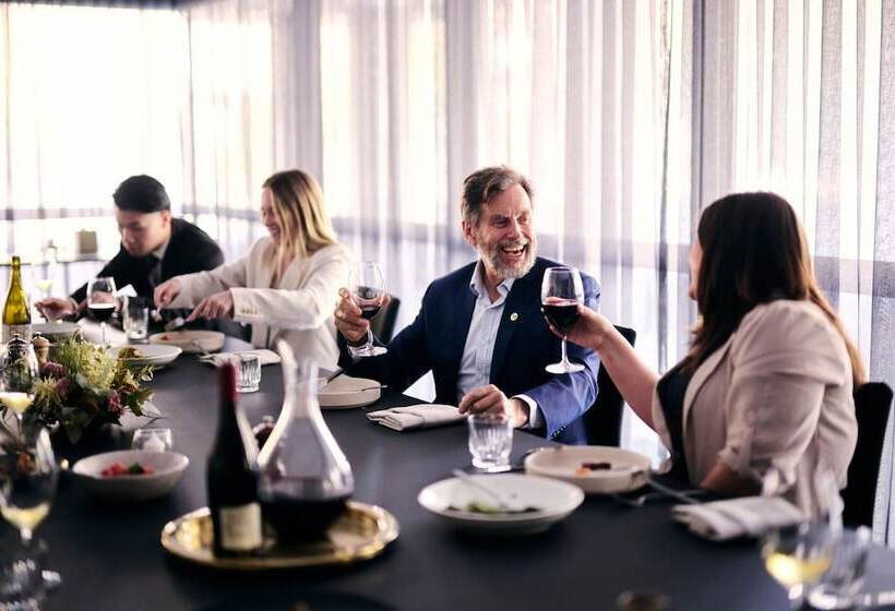 Midnight Hotel, Autograph Collection