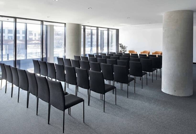 Midnight Hotel, Autograph Collection