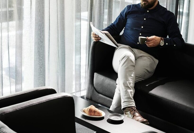 Midnight Hotel, Autograph Collection