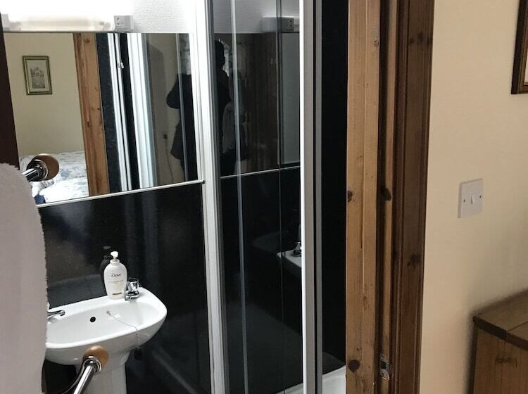 بنسيون Balloan House