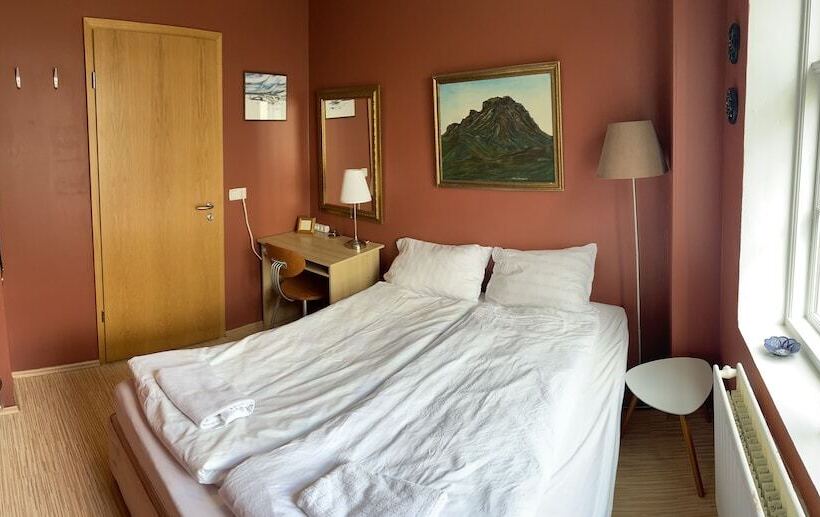 پانسیون Mánagisting Guesthouse