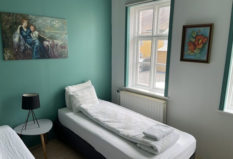 پانسیون Mánagisting Guesthouse