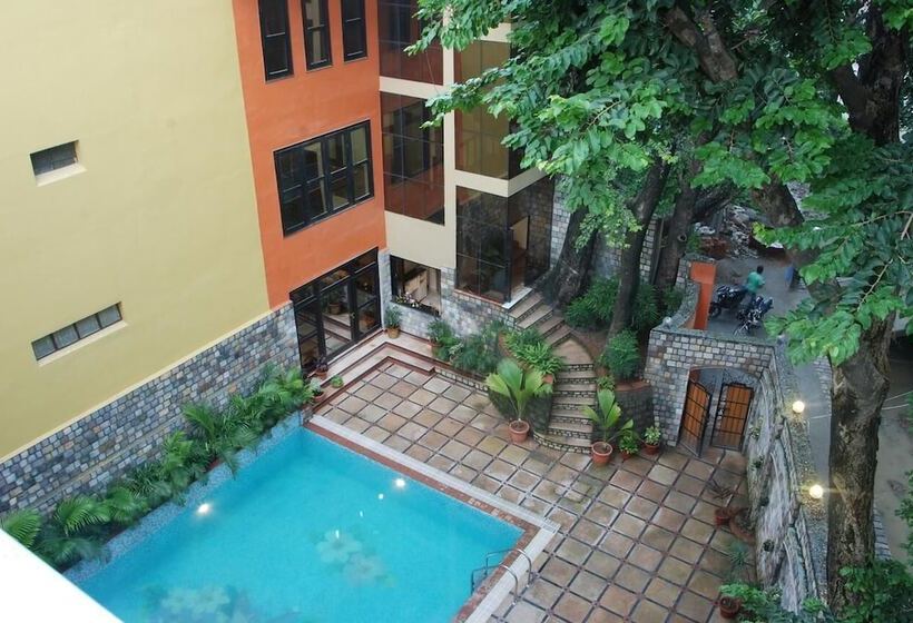 אתר נופש Corbett Kingdom