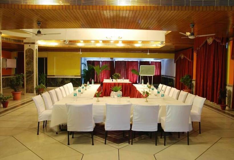 אתר נופש Corbett Kingdom