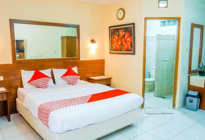 Общежитие Cemara Asri By Oyo Rooms