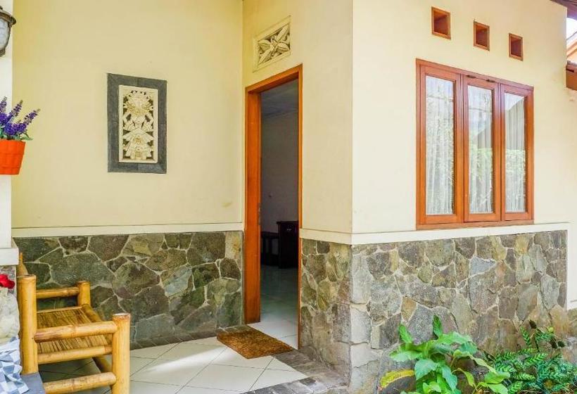 Общежитие Cemara Asri By Oyo Rooms