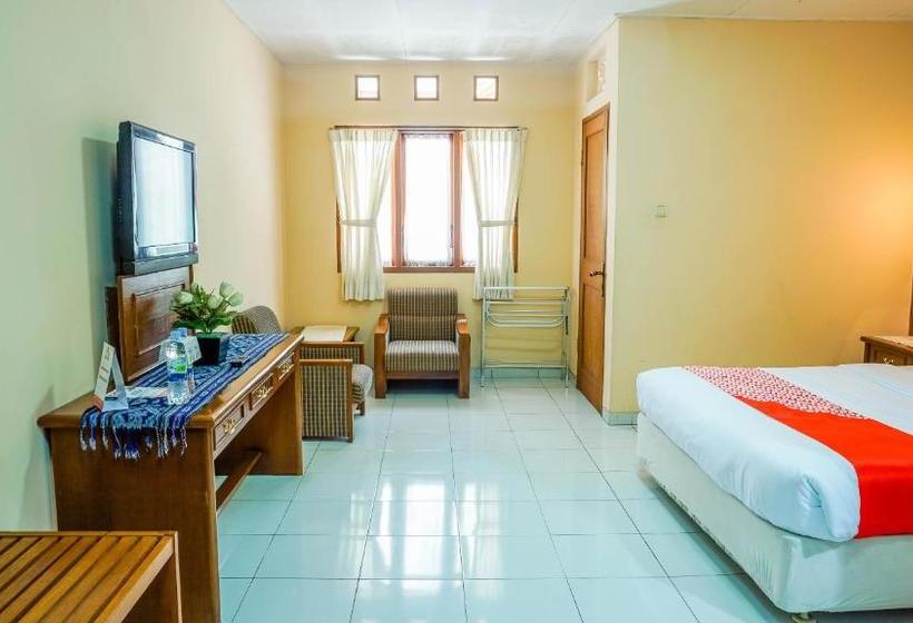 Общежитие Cemara Asri By Oyo Rooms