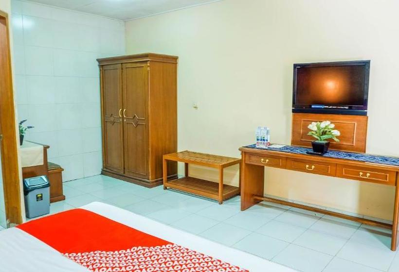 Общежитие Cemara Asri By Oyo Rooms