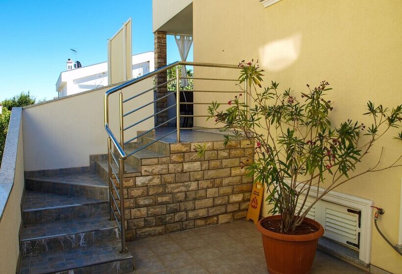 Apartment Complex Kristi