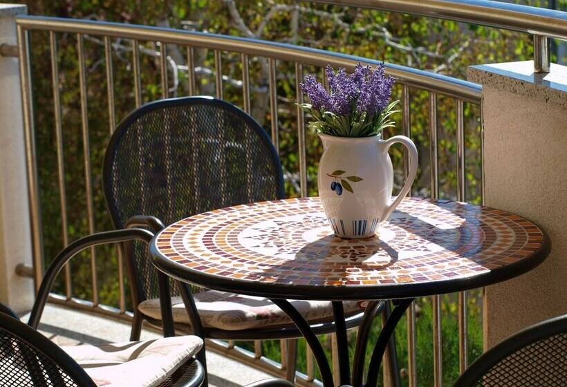 Apartment Complex Kristi