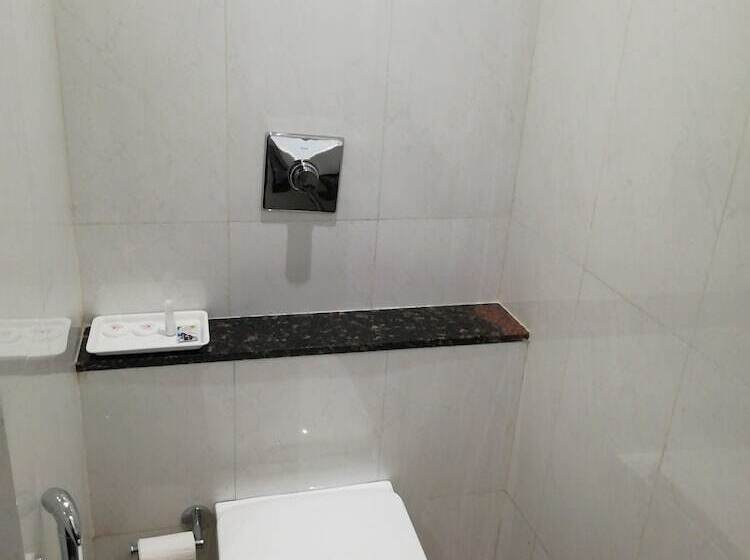 בית מלון כפרי Ashish  International