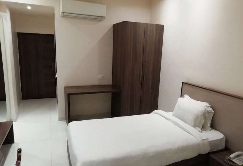 בית מלון כפרי Ashish  International