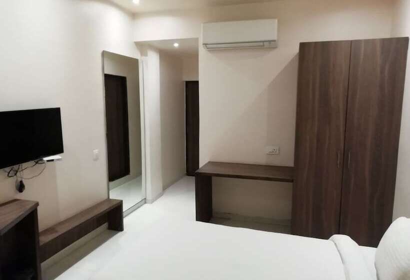 בית מלון כפרי Ashish  International