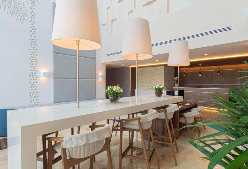 בית מלון כפרי Avani Cancún Airport