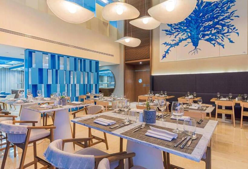 בית מלון כפרי Avani Cancún Airport