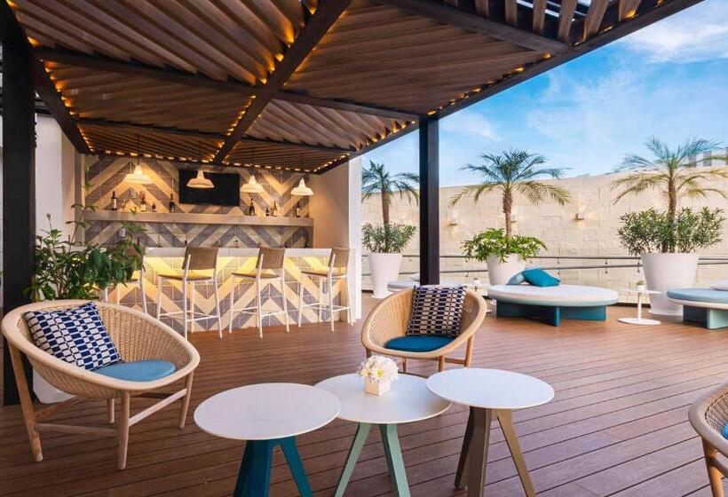 בית מלון כפרי Avani Cancún Airport