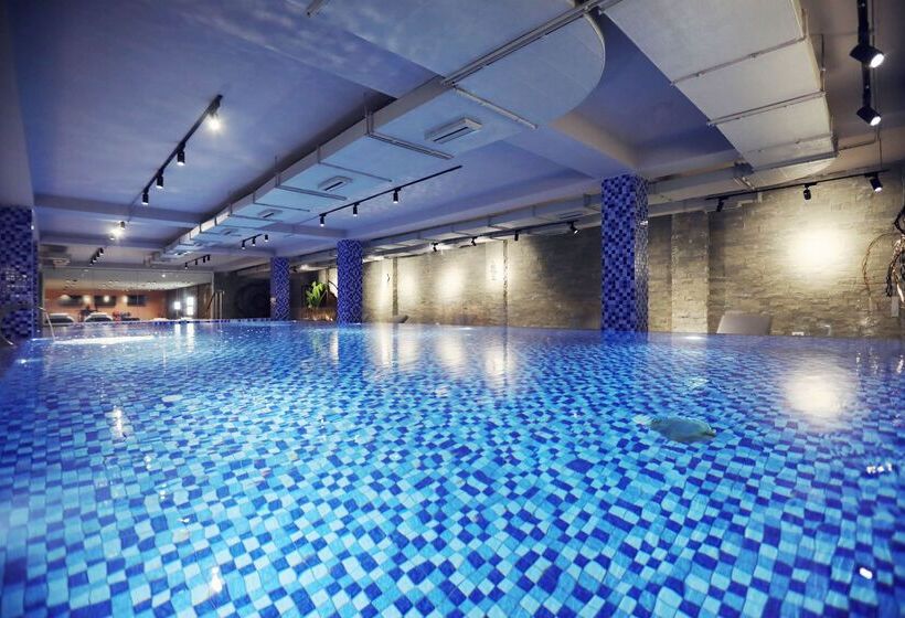 Отель Velipoja Grand Europa Resort, Affiliated By Melia