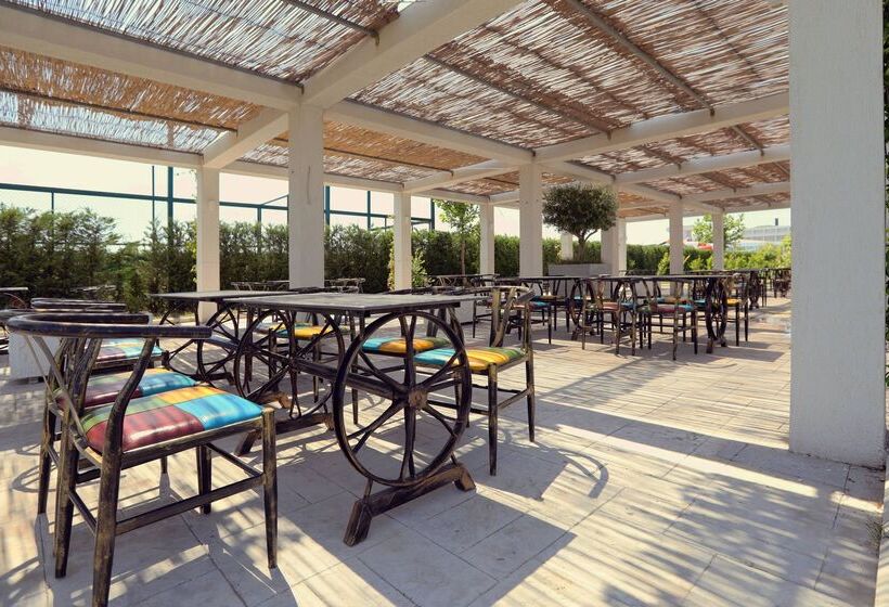 Отель Velipoja Grand Europa Resort, Affiliated By Melia