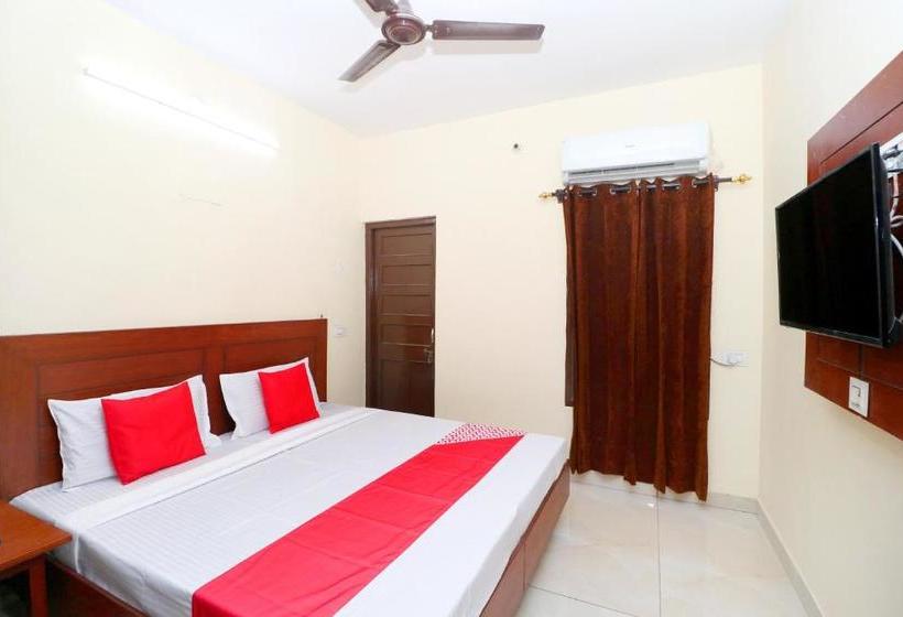 Отель Chinar By Oyo Rooms